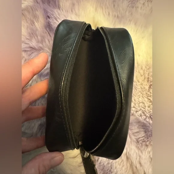 Oakley Elegant Black Clutch Bag - Picture 4 of 5